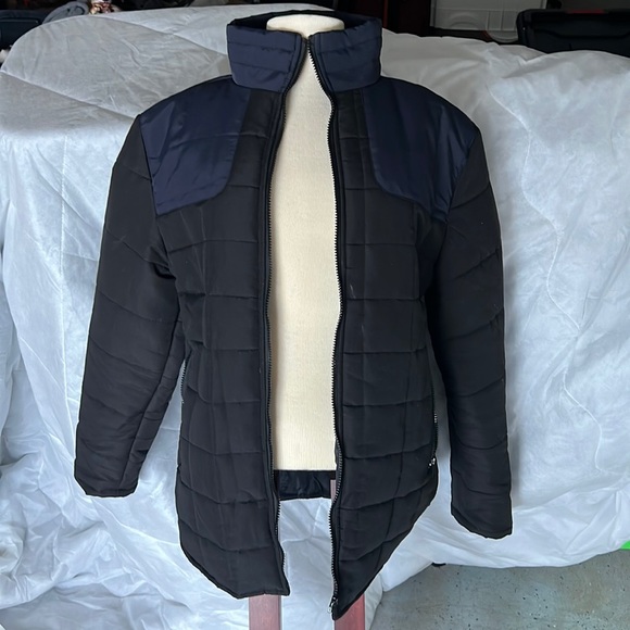 Nomad Other - Nomad quilted navy and black xip up jacket size L